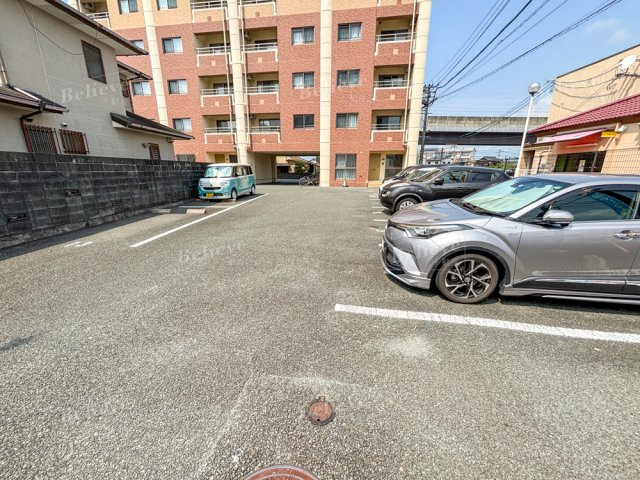 すかる梅満の駐車場