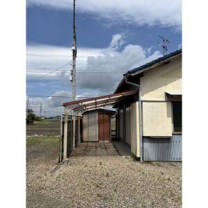 四ツ家町貸家　E号棟の駐車場