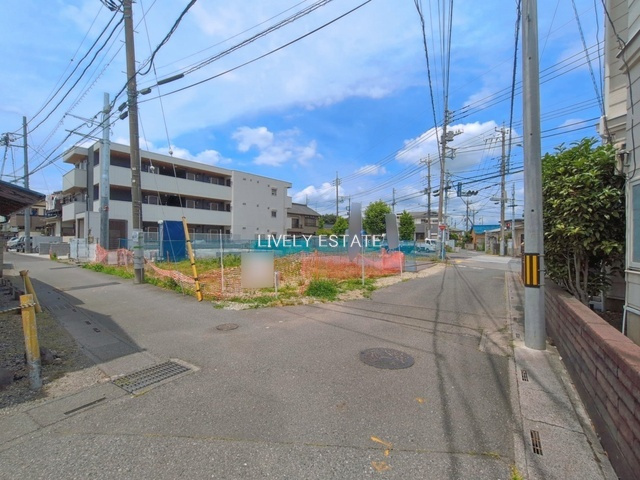 越谷市越ヶ谷本町 新築分譲住宅の前面道路含む現地写真