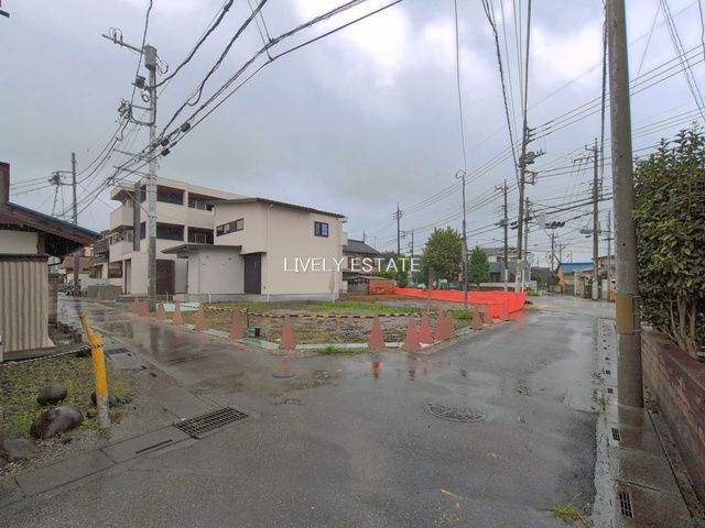 越谷市越ヶ谷本町 新築分譲住宅の前面道路含む現地写真