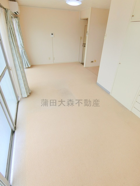 ナカタニビルの居間・リビング