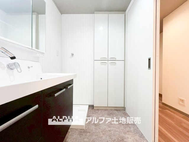 エストヴォーレ上北台のランドリースペース|【Laundry space】
◆ランドリースペース◆広々した空間で雨の日でも十分に洗濯物を乾かすことが出来ます。バスルームには浴室換気乾燥機も付いているので重宝しますね。