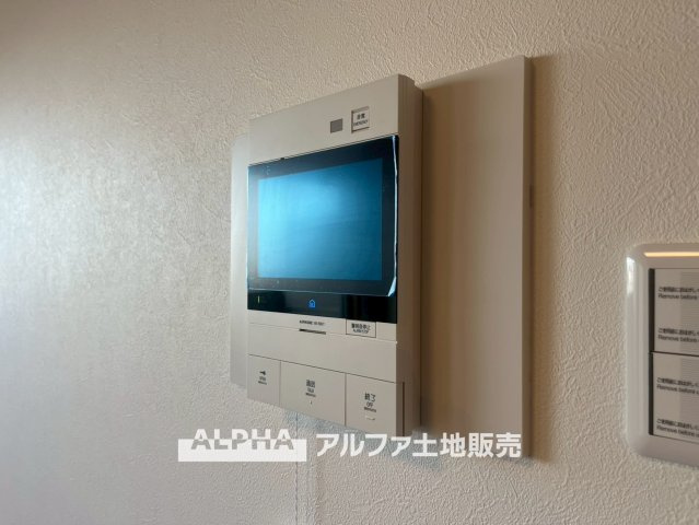 エストヴォーレ上北台の玄関|【Color TV intercom】
◆カラーTVインターホン◆録画機能がついているので、外出時の来客、宅配、防犯でも役立つ便利なインターホンです。