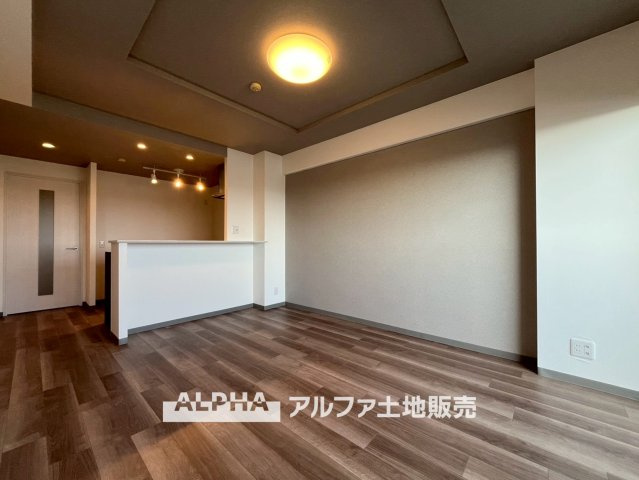 エストヴォーレ上北台の居間・リビング|【light a living】
◆明るいリビング◆にペイントして君との時間を有意義に過ごしたい。ここでの暮らしは僕たちにとって宝物になる。