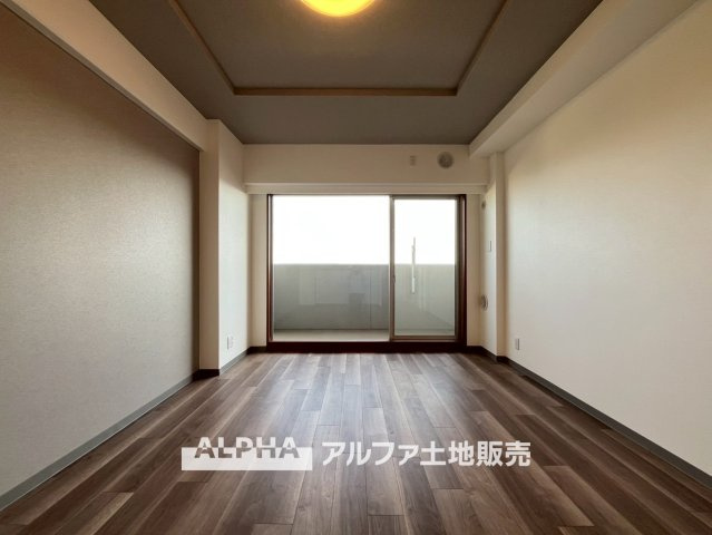 エストヴォーレ上北台の居間・リビング|【A home found by chance】
◆偶然見つけた物件で◆思わぬ空間を手に入れたい。愛を育み、人と出会い、新たな命に恵まれる。そんな未来を創造してぬくもりのある住空間を君と共有したい。