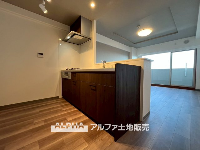エストヴォーレ上北台のキッチン|【Life without end】
◆心地よさを求めて◆終わりのない暮らしづくりはキッチンから始まる。食事は暮らしの中でとても重要。お洒落なキッチンを使用すれば空間の居心地良さが変わる。