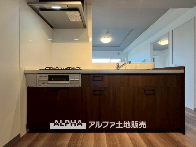 エストヴォーレ上北台のキッチン|【Happy circle Kitchen】
◆団欒キッチン◆キッチンからは家族の団欒が飛び交い明るい陽射しを浴びながらの朝食は楽しく素敵な時を奏でる空間。