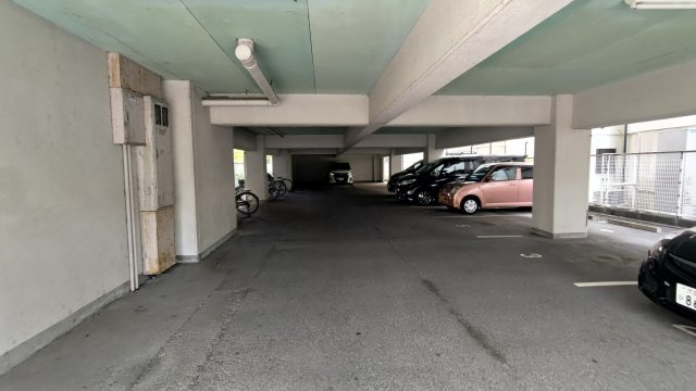 ヴァンベール玉川の駐車場