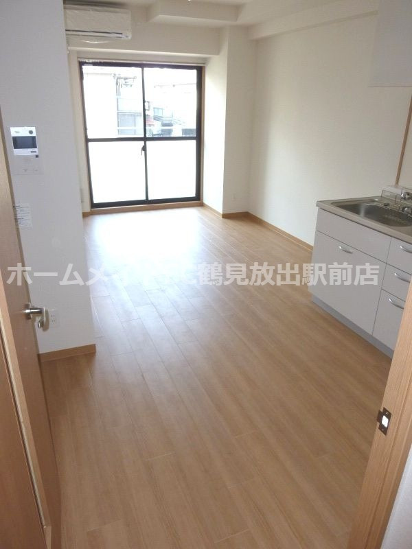 大阪市鶴見区放出東３丁目の賃貸マンションの居間・リビング