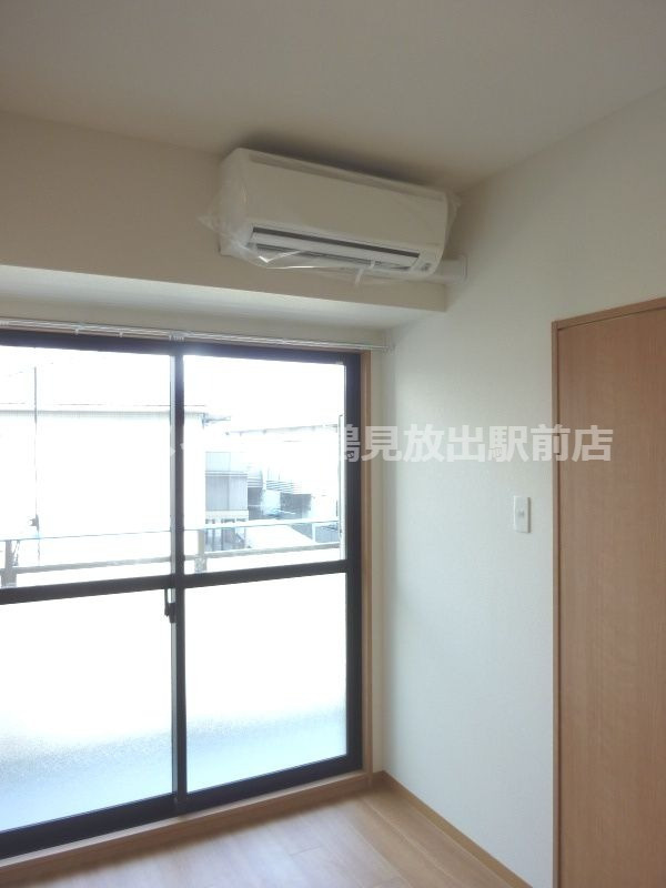 大阪市鶴見区放出東３丁目の賃貸マンションの洋室