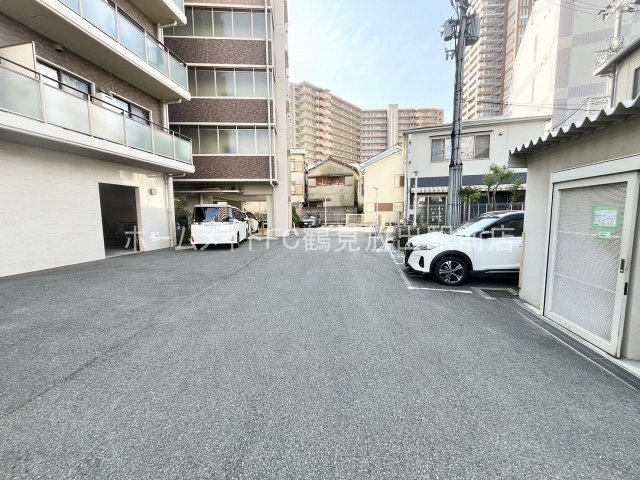 大阪市鶴見区放出東３丁目の賃貸マンションの駐車場