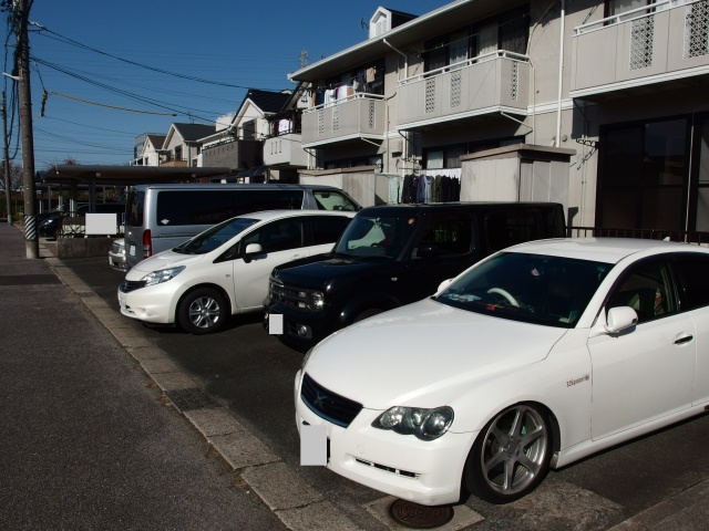 セジュール・サカエの駐車場