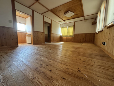 【居間・リビング】 | 鳥取市湖山町東1丁目中古戸建て