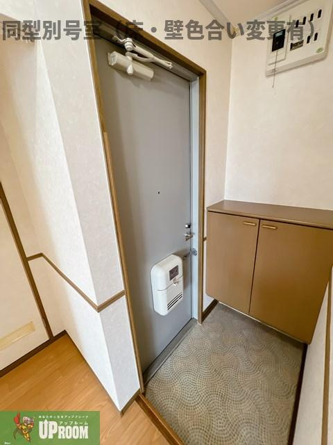 リバーヒルズ南棟の玄関