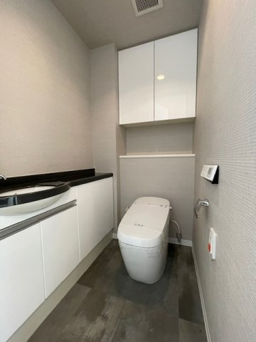 アーバンビュー芦屋山手A棟のトイレ|落ち着いたトイレです