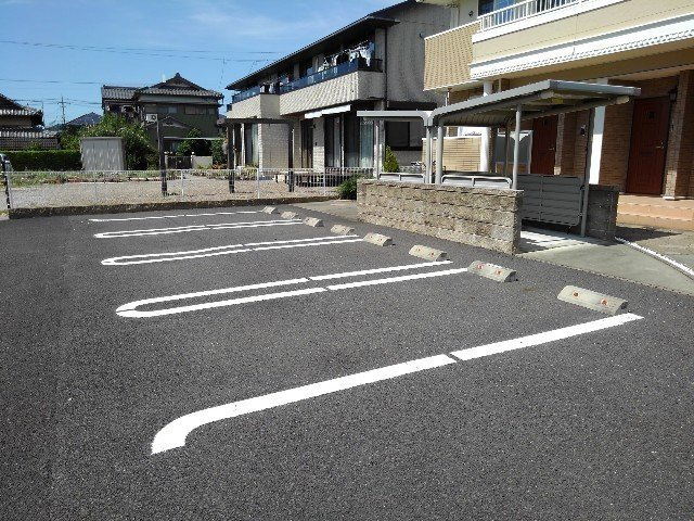 プリムローズⅡの駐車場