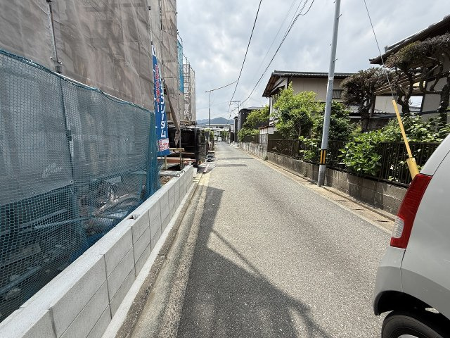 今宿２丁目　新築戸建　３棟の前面道路含む現地写真