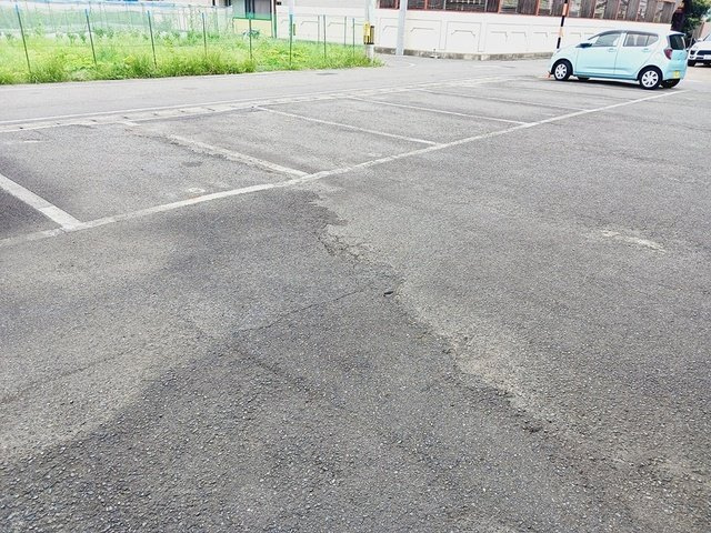 クレセントマンションの駐車場|駐車場があります