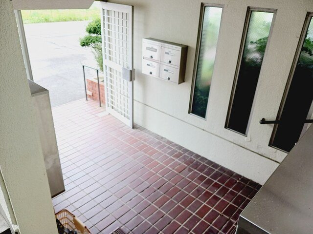 クレセントマンションのエントランス
