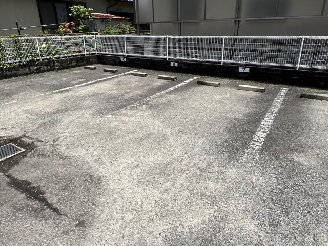 メゾンK・C田寺の駐車場