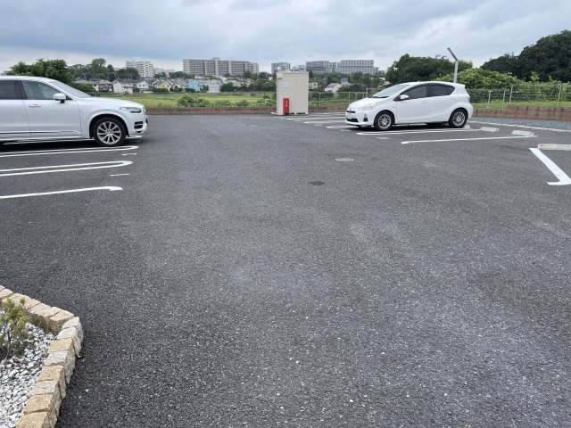 コモド　ピノ　Ⅴの駐車場