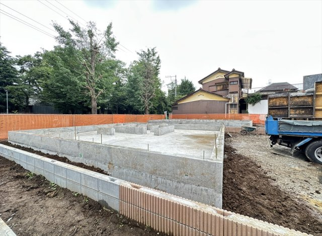 【外観】 | 清瀬市下宿3丁目　新築一戸建住宅　全3棟　(丸井志木店) | 販売現地／2026年7月6日撮影　
小学校まで徒歩10分。通学時間が短い分、交通事故や防犯上のリスクにさらされる時間も短くなる傾向があり、お子様の通学も安心便利。