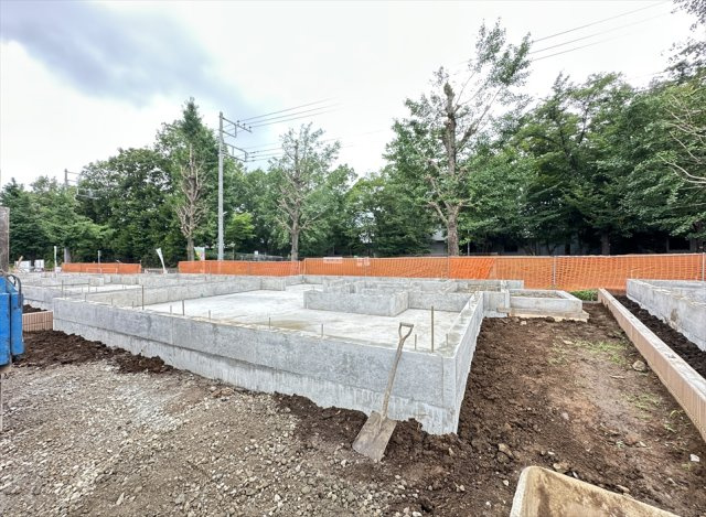 【外観】 | 清瀬市下宿3丁目　新築一戸建住宅　全3棟　(丸井志木店) | 販売現地／2026年7月6日撮影　
中学校まで徒歩18分。適度な距離の通学は、毎日の運動習慣や規則正しい生活リズムづくりにもつながります。友達との会話を楽しみながら通学できるのも魅力のひとつです。