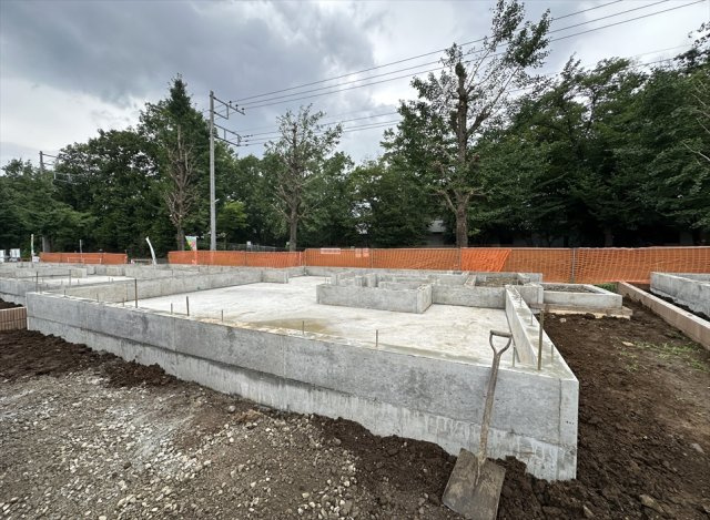 【外観】 | 清瀬市下宿3丁目　新築一戸建住宅　全3棟　(丸井志木店) | 販売現地／2026年7月6日撮影　
スーパーやコンビニが徒歩圏内に揃い、毎日のお買い物もスムーズ。日用品や食料品の買い出しに便利な、暮らしやすい住環境です。