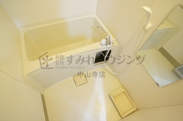 ラグゼコート伊丹の浴室