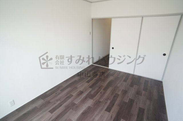ラグゼコート伊丹の洋室