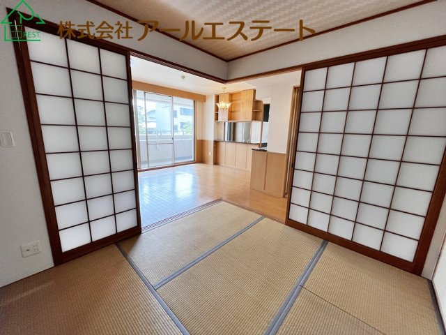 サンヒルズ坂田町　　　JR「姫路駅」徒歩15分の和室