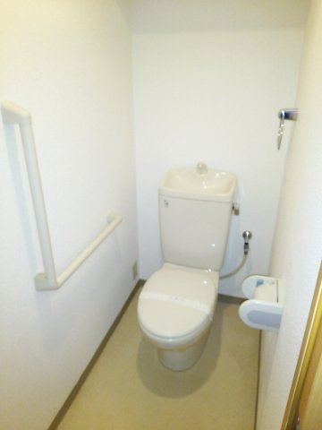 サンハイク7東小金井のトイレ|別部屋の写真です
