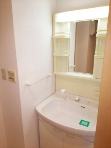 サンハイク7東小金井の洗面所|別部屋の写真です