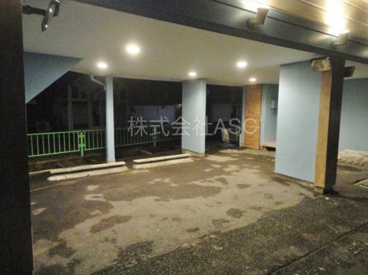 大池２丁目一棟戸建て店舗の駐車場