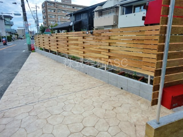 大池２丁目一棟戸建て店舗の駐車場
