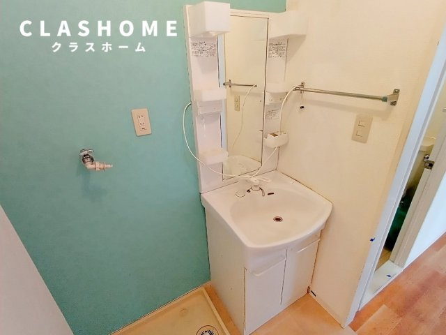 サンパーク谷田Ⅰの洗面所|リフォーム中のお写真となります。