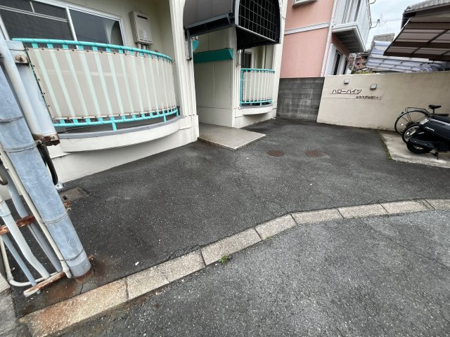 ハローハイツの駐車場