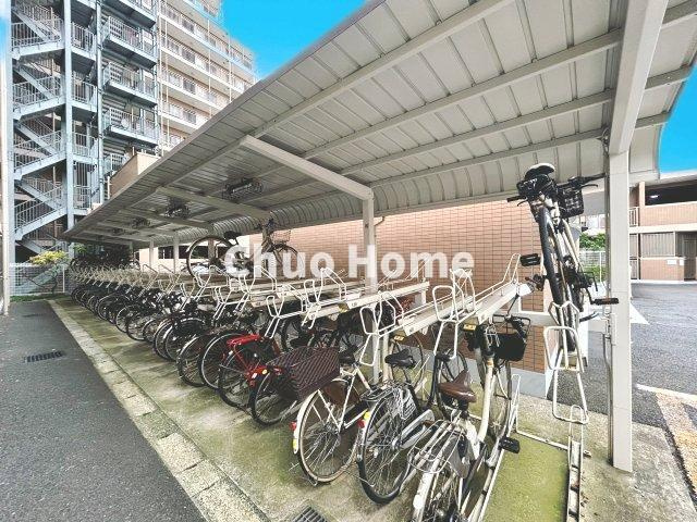 ヴィルヌーブガーデンズ綾瀬の駐輪場|【自転車置き場】最新の空き状況や費用などの詳細は担当スタッフまでお問い合わせください。
