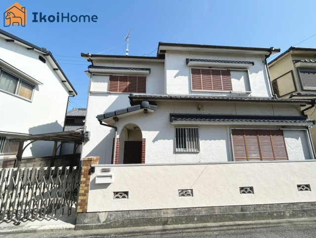 明石市魚住町清水　中古戸建の玄関|物件・当店の最寄駅まで無料送迎！最短10分で指定場所へお迎えに向かいます！まずはお問い合わせください