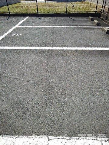 メゾンジャルダン黒嶋Ｂの駐車場