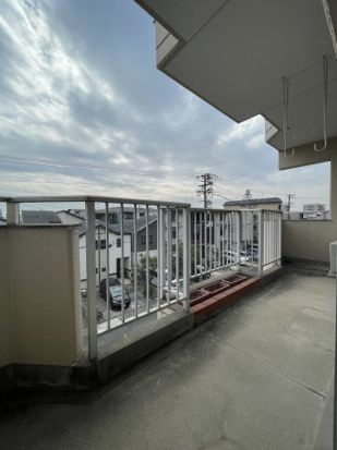 マンション善のバルコニー|落ち着いた時間を過ごせるバルコニーです