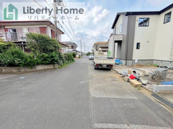 龍ケ崎市小通幸谷町1期　新築戸建の前面道路含む現地写真