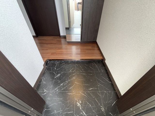 クレオ千早参番館の玄関