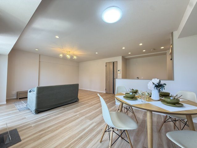 中銀ヴェルデシティあいの里4号館の居間・リビング