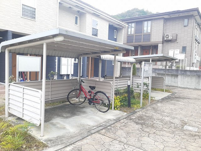 アボンデーレ　Bのその他共用部分|屋根付き駐輪場は無料です♪