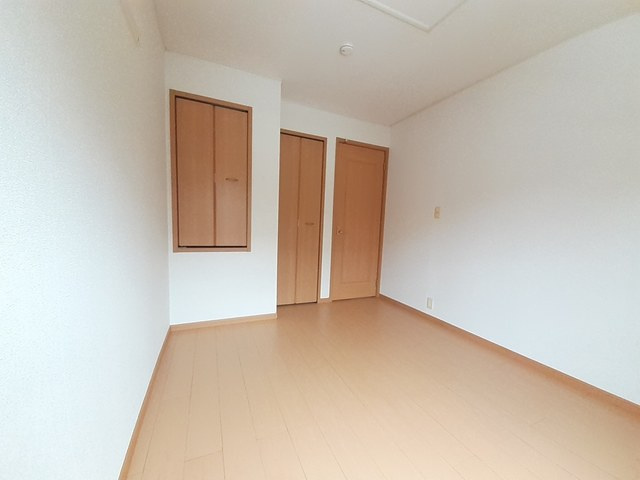 アボンデーレ　Bの内装|明るい室内です!(^^)!