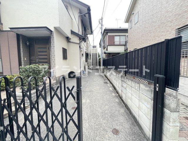 エントピア　角部屋　駅近　バストイレ別のエントランス