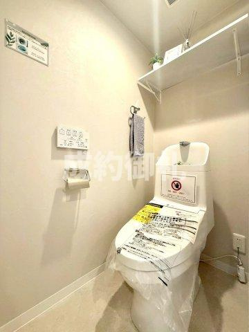ファインライフ駒形のトイレ|【トイレ】
施行事例
落ち着いた色調で統一されたトイレは、コンパクトながらも快適性を重視した上質な空間となっています。