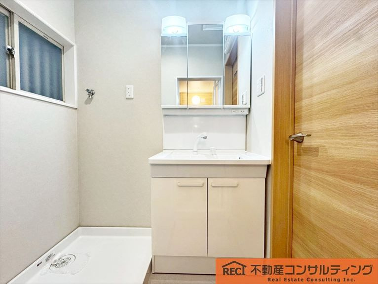 神戸市東灘区深江南町3丁目　中古戸建の独立洗面台