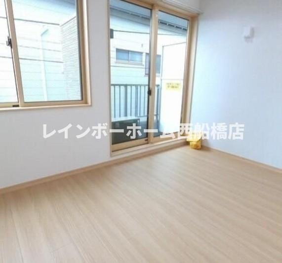 市川市本行徳のアパートの居間・リビング